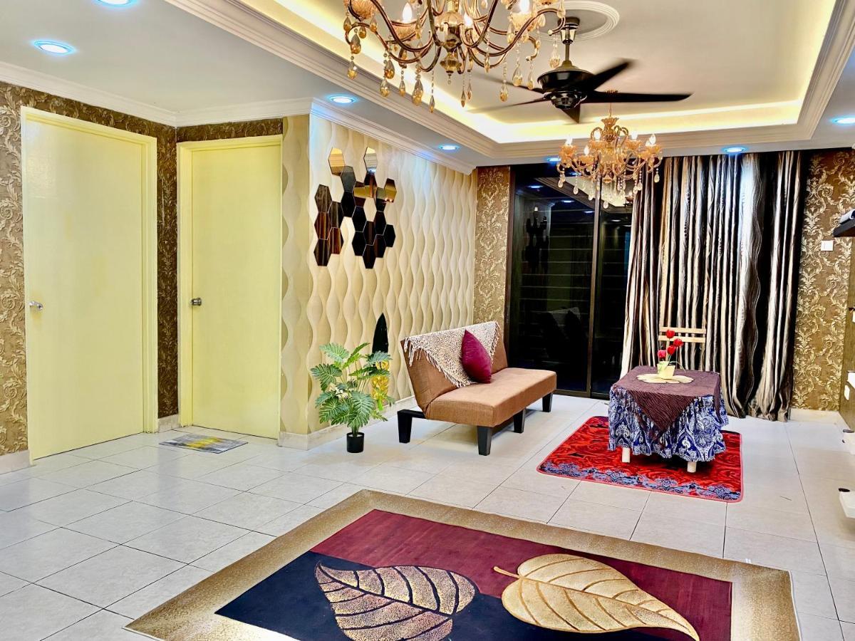 Putravilla Condominium Lovely & Spacious With Public Pool Kampong Kerdas Exterior foto